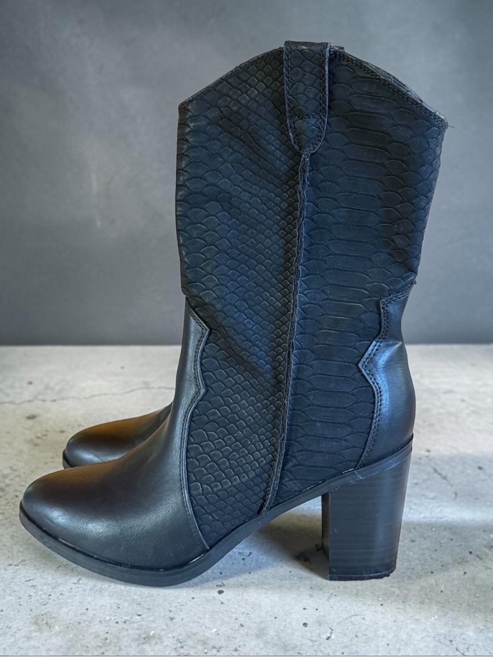 MIA Black Snake Skin Cindy Embossed Western-Style Block Heel Boots Size 9